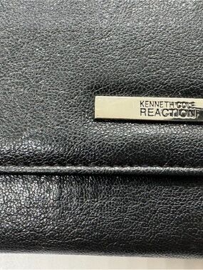 Kenneth Cole Reaction Black Leather Wallet with Polished Logo Bar